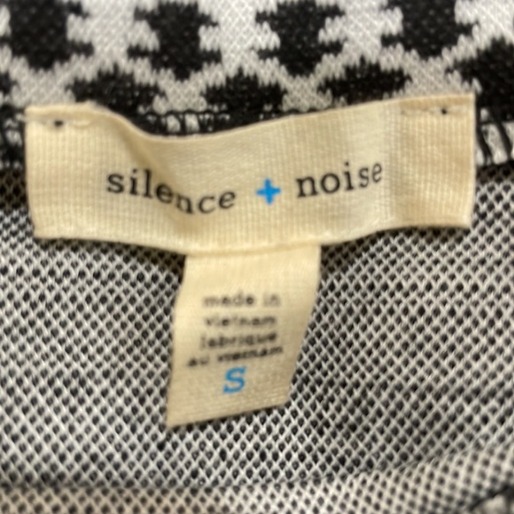 Fun & Flirty Mini Skirt - Picture 4 of 5